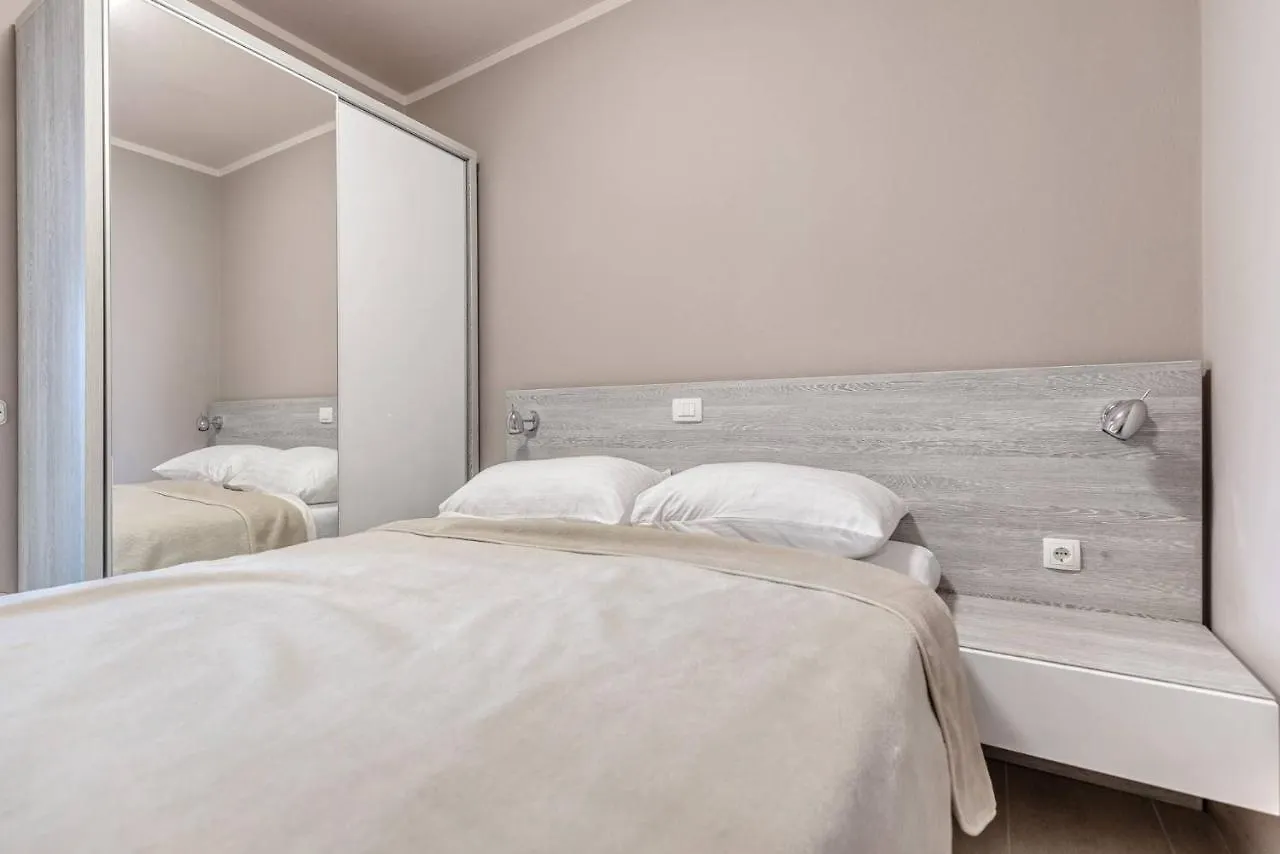 Apartment Paradiso, No 7 Vir