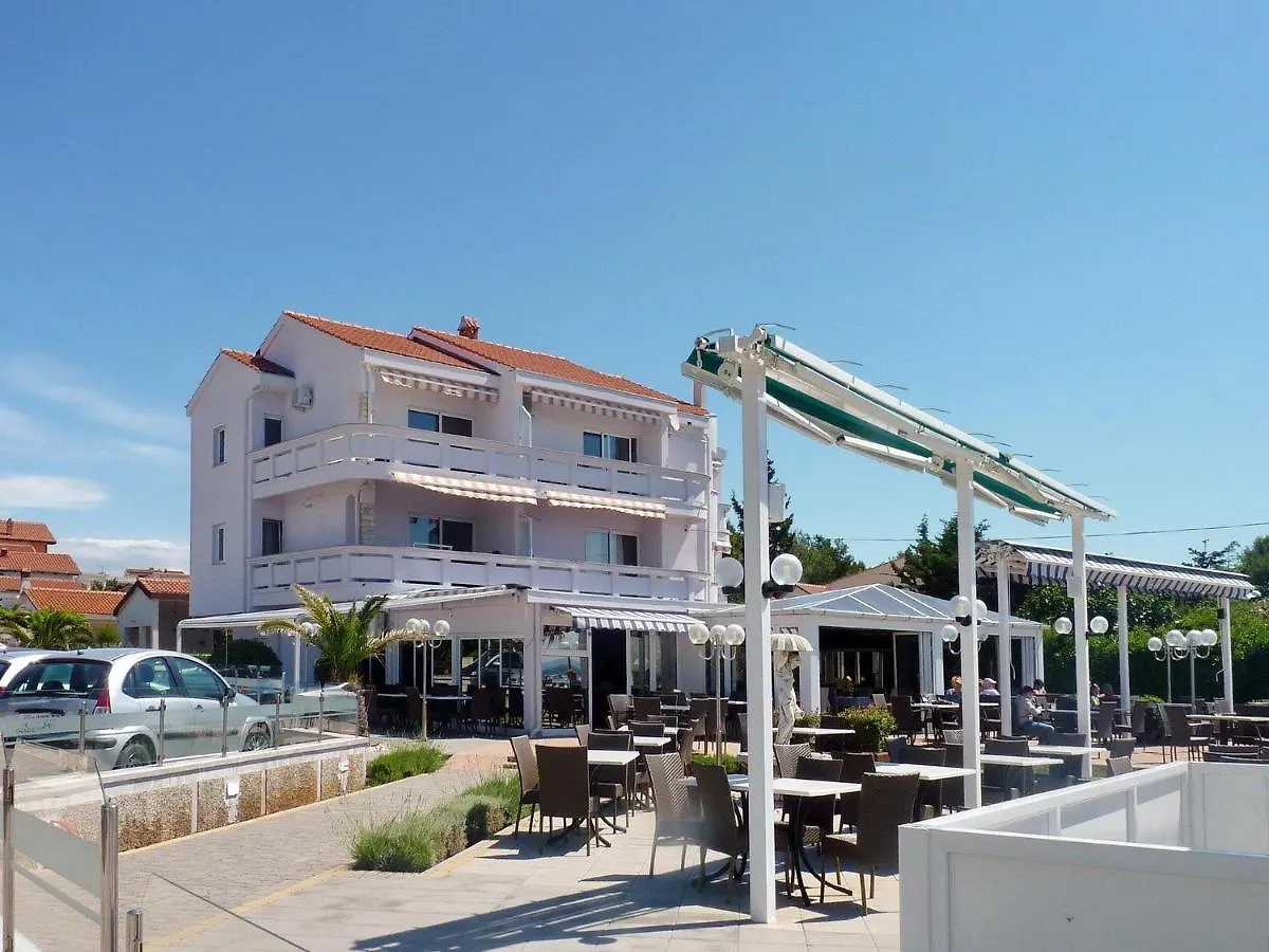 Paradiso, No 7 Vir